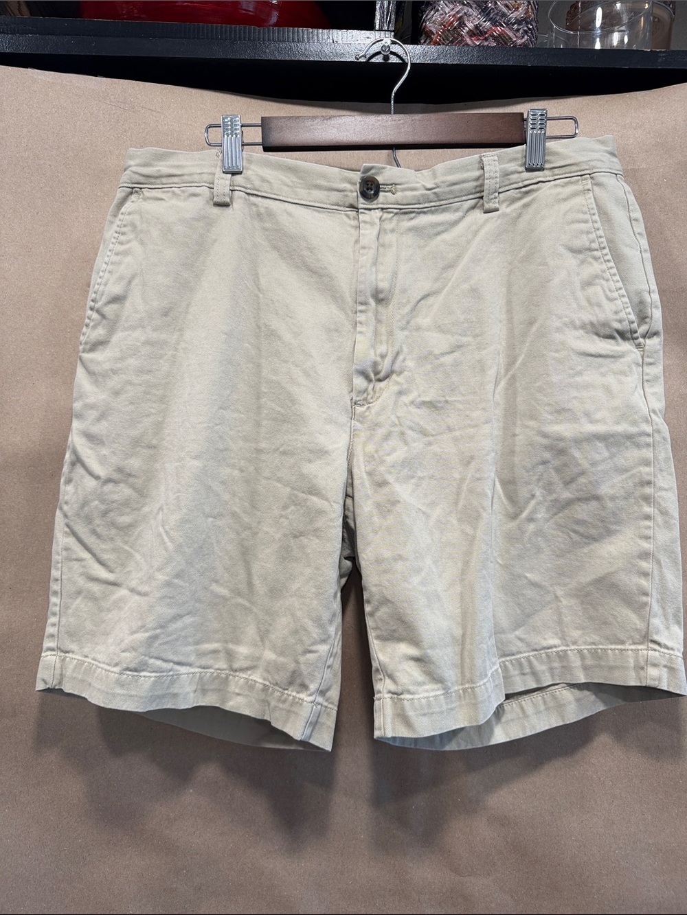 Amazon Essentials Men's Flat-Front Chino Shorts - Beige